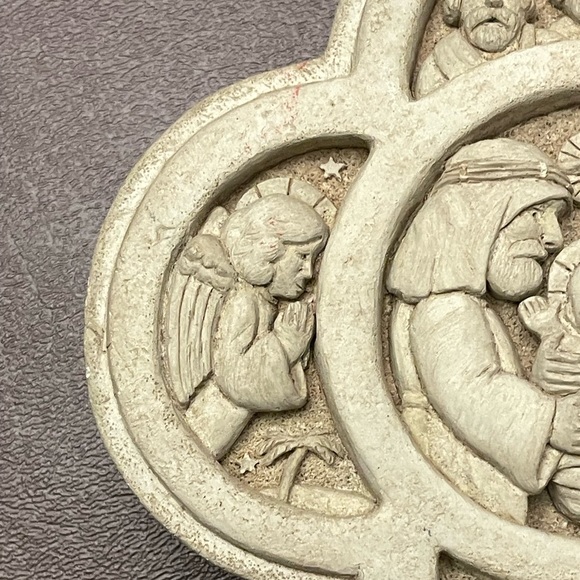 Nativity scene in concrete by Carruth. - Picture 7 of 12